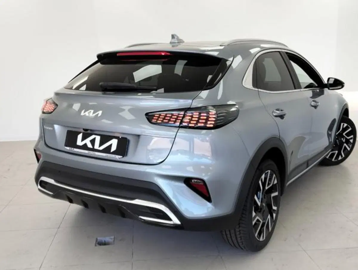 Kia XCeed nuova a Como (2)