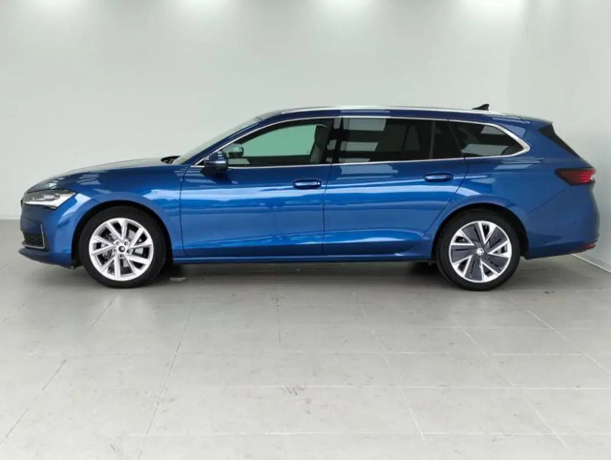 Skoda Superb Station Wagon usata a Como (7)