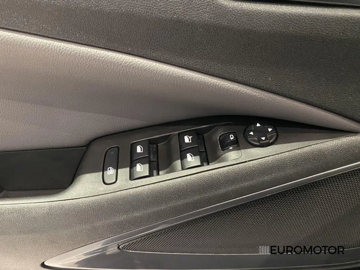 Opel Crossland X usata a Bari (11)