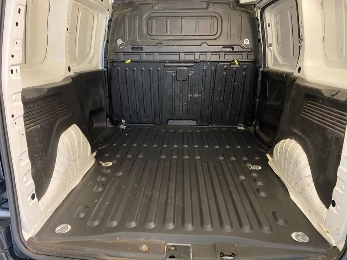 Peugeot Partner Furgone usata a Torino (9)