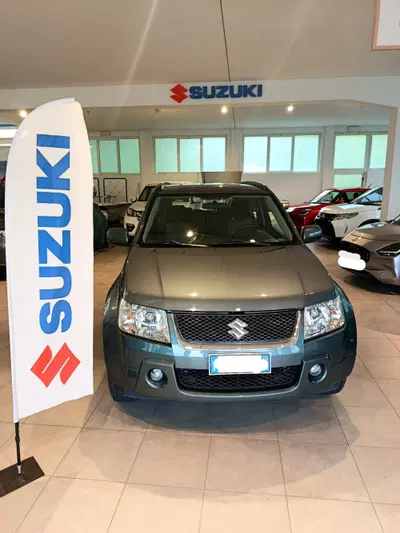 Suzuki Grand Vitara 1.9 DDiS 3 porte Offroad del 2008 usata a Pescate