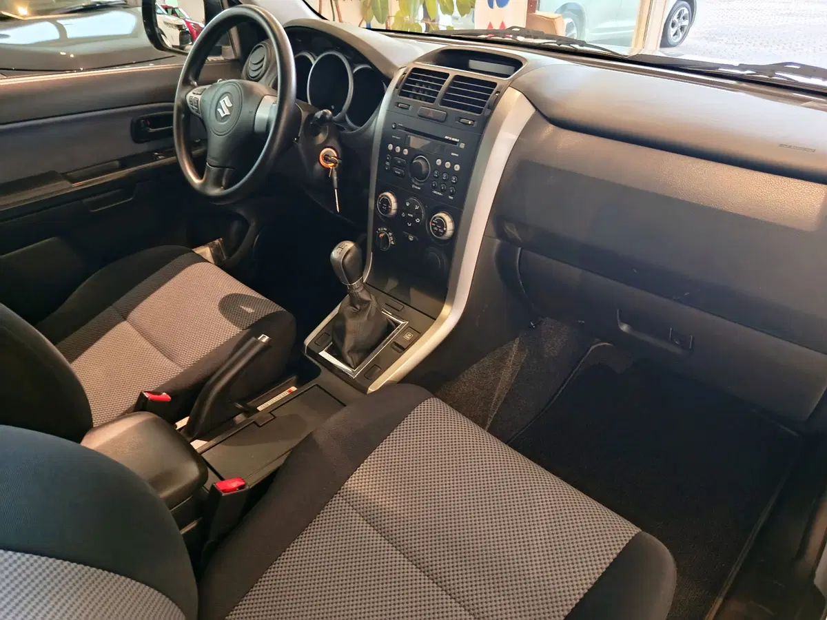Suzuki Grand Vitara usata a Lecco (12)