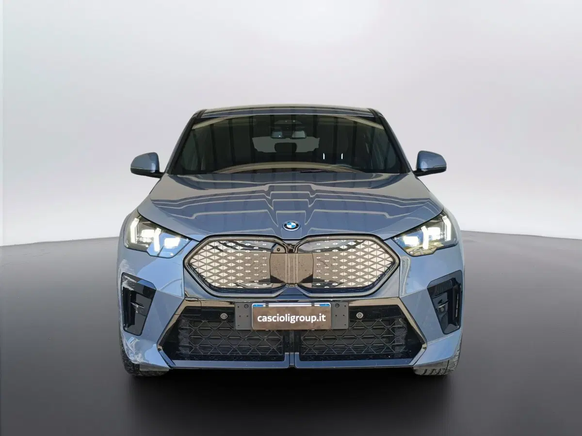 BMW iX2 usata a Ascoli Piceno (2)