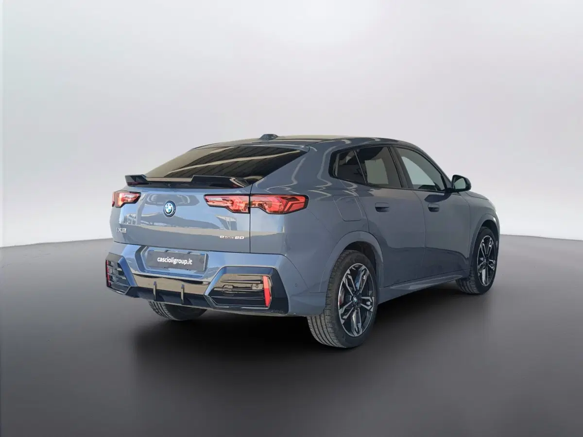 BMW iX2 usata a Ascoli Piceno (4)