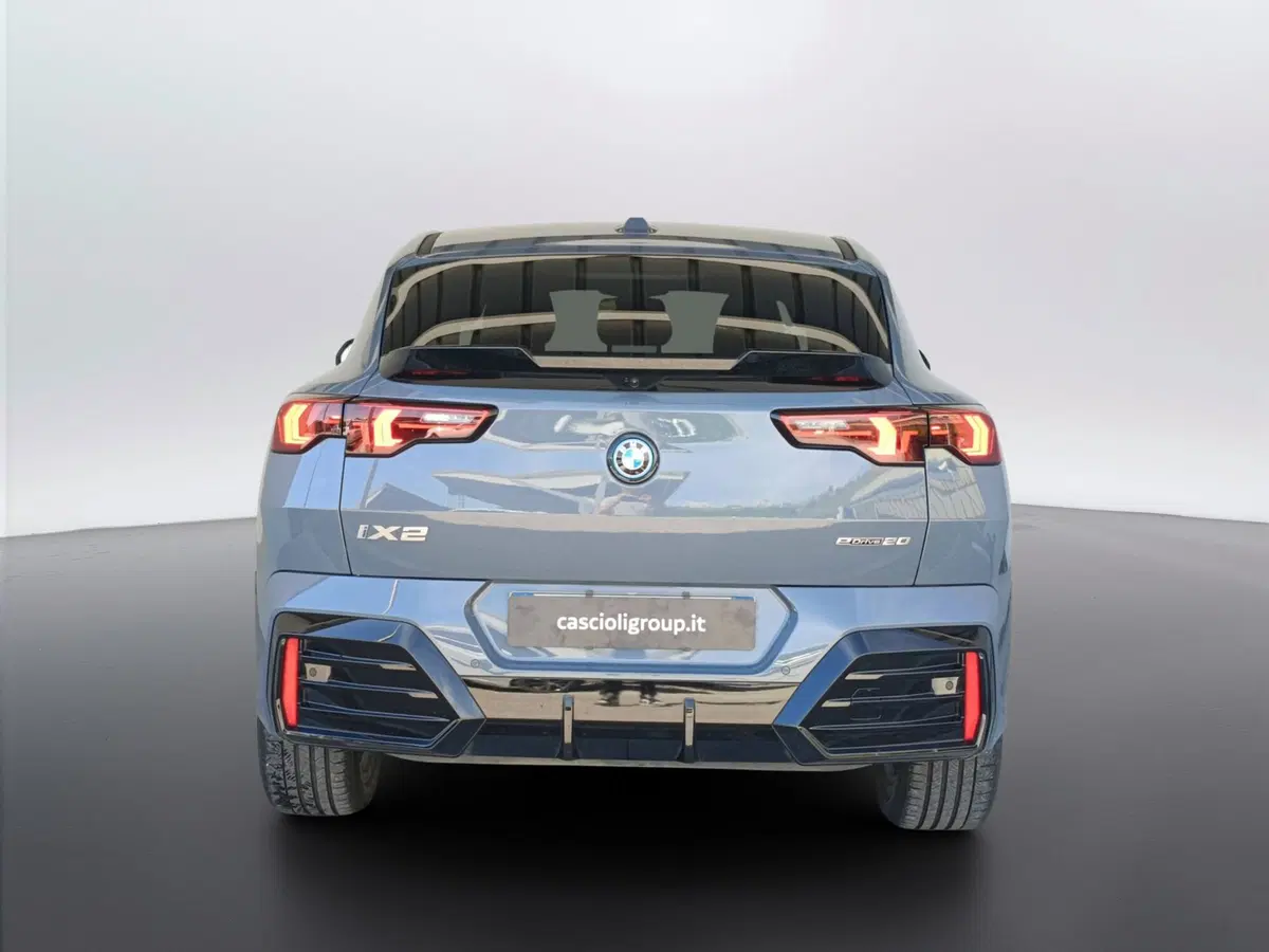 BMW iX2 usata a Ascoli Piceno (5)