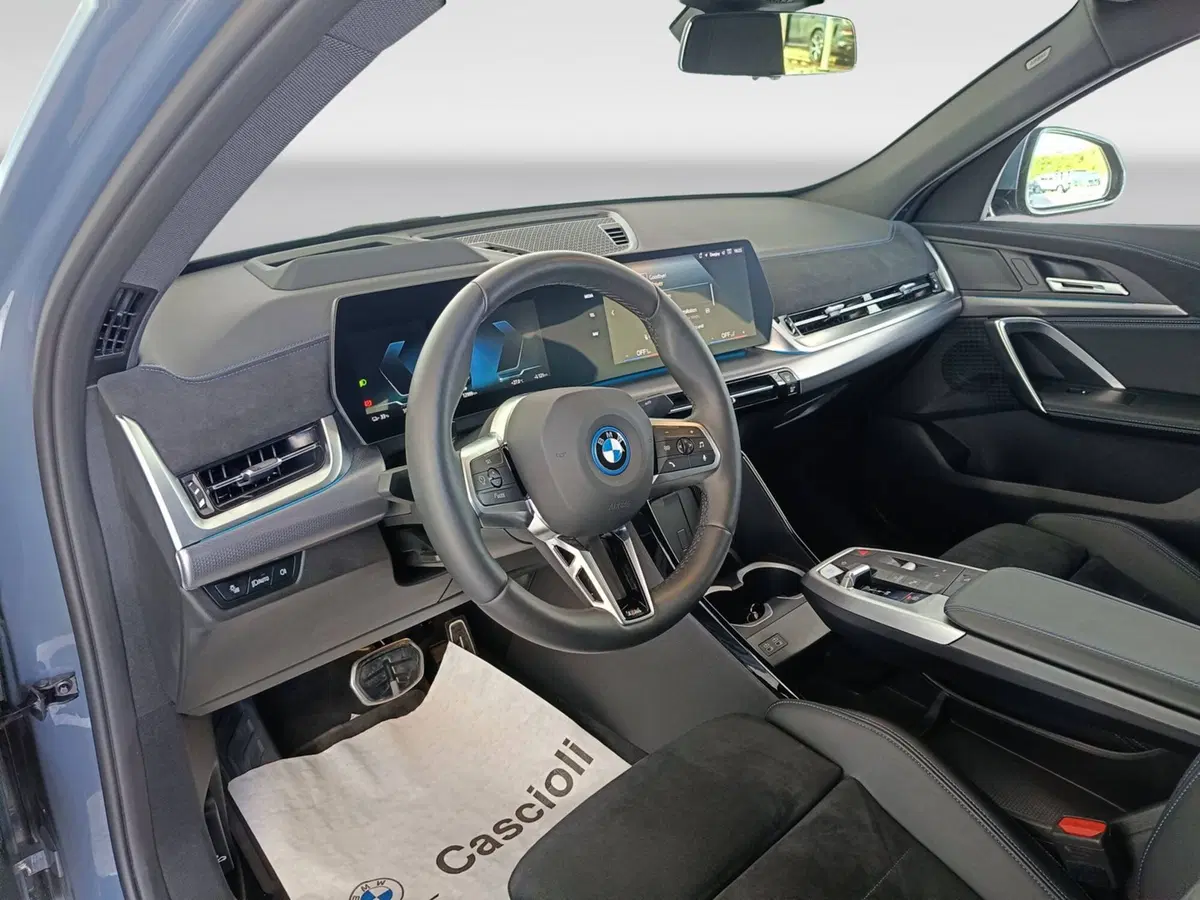 BMW iX2 usata a Ascoli Piceno (7)