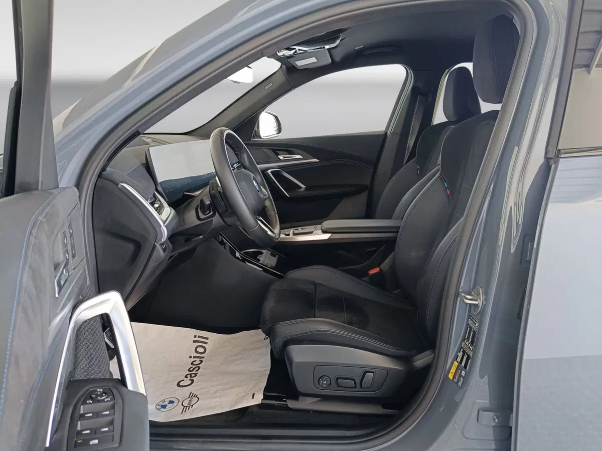 BMW iX2 usata a Ascoli Piceno (8)