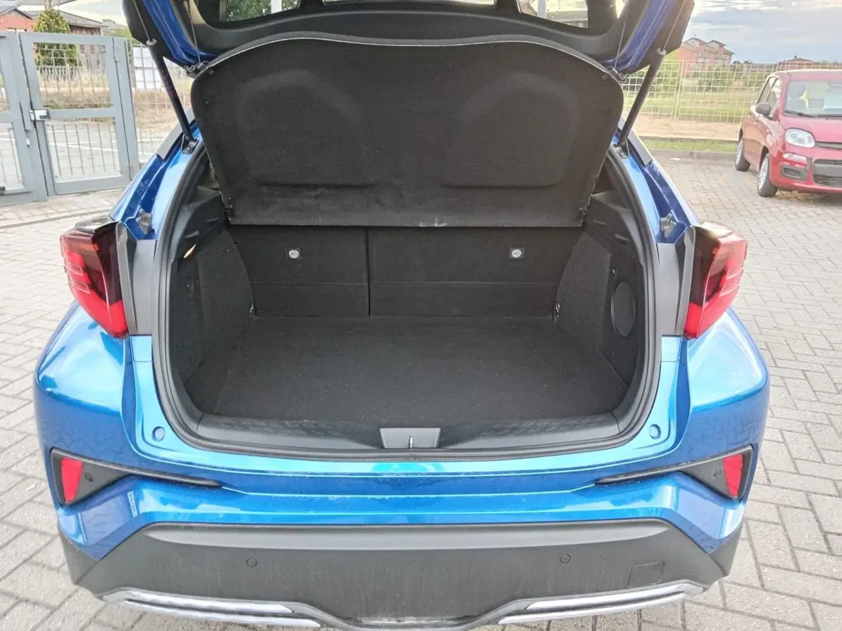 Toyota Toyota C-HR usata a Alessandria (6)