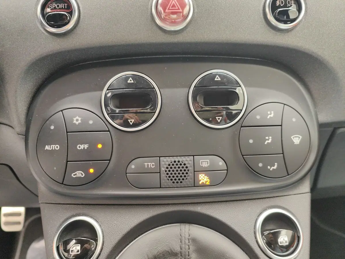 Abarth 595 Cabrio usata a Como (14)