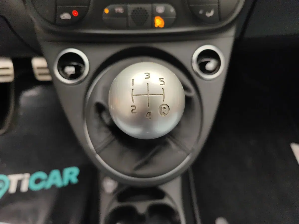 Abarth 595 Cabrio usata a Como (17)