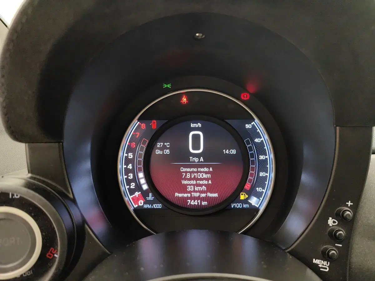 Abarth 595 Cabrio usata a Como (7)