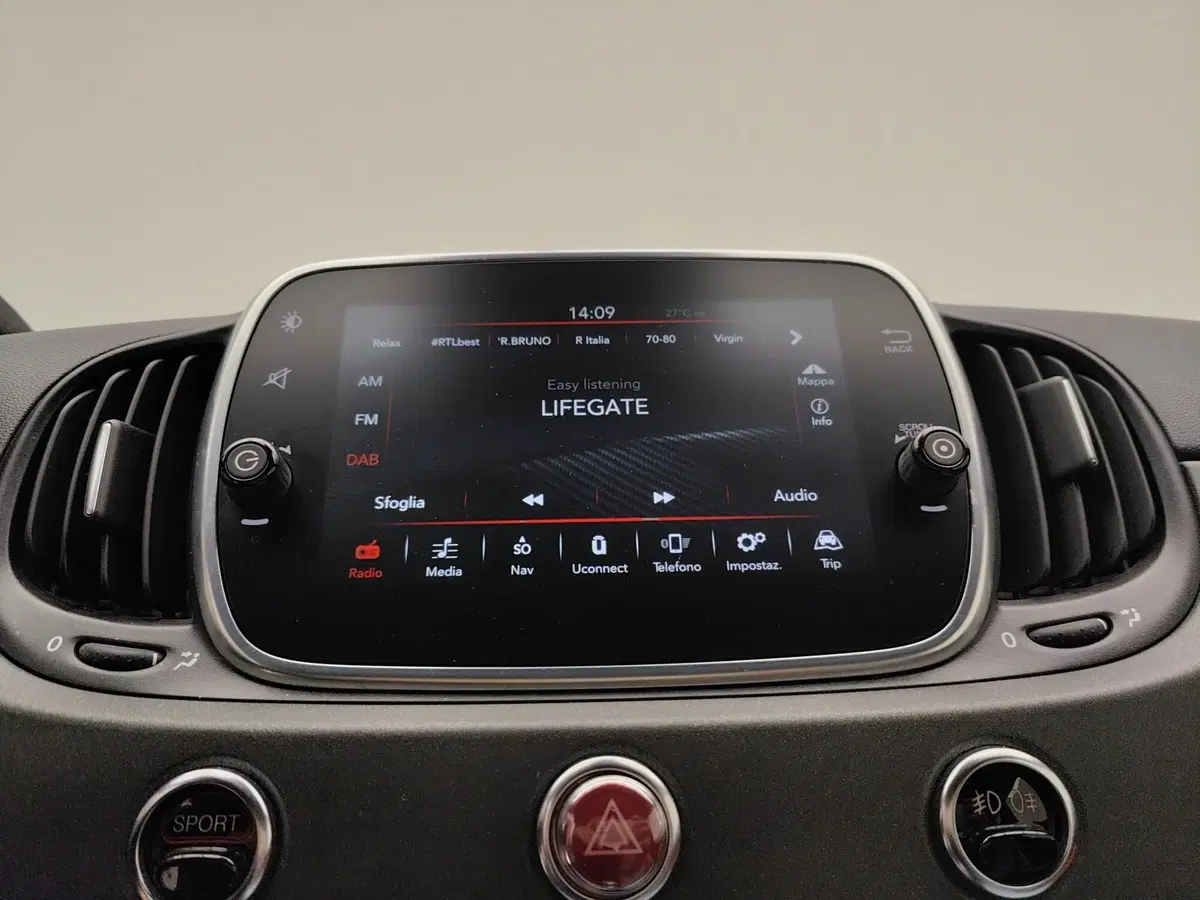 Abarth 595 Cabrio usata a Como (9)