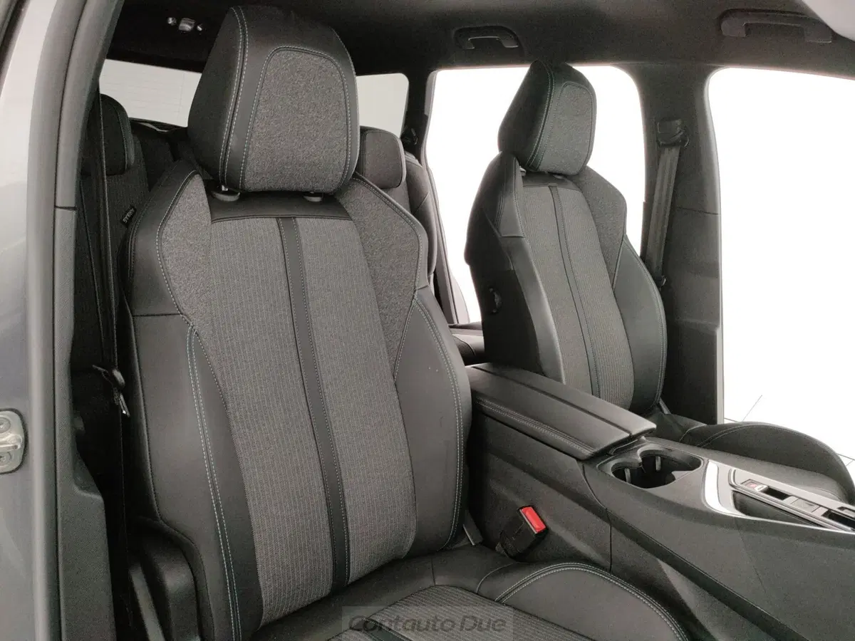 Peugeot 5008 usata a Caserta (16)