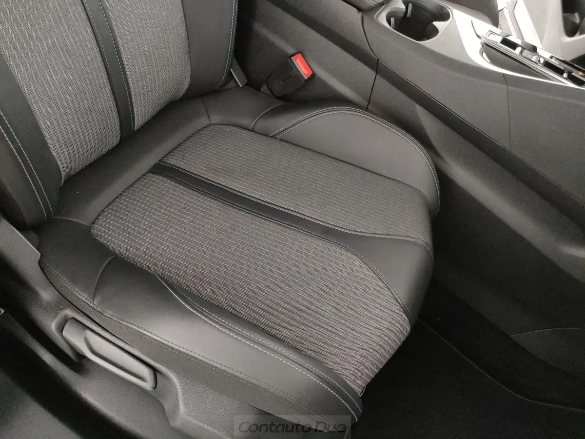 Peugeot 5008 usata a Caserta (17)