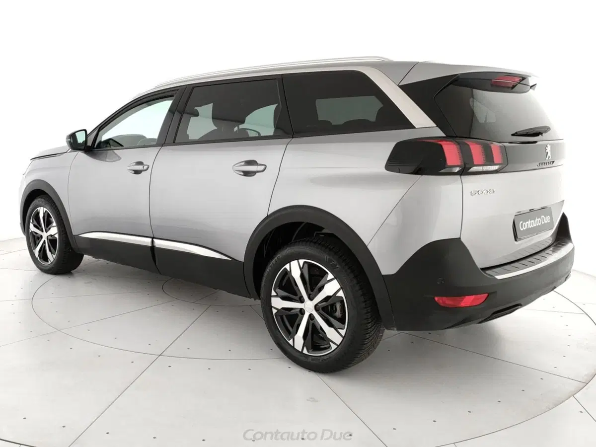 Peugeot 5008 usata a Caserta (9)
