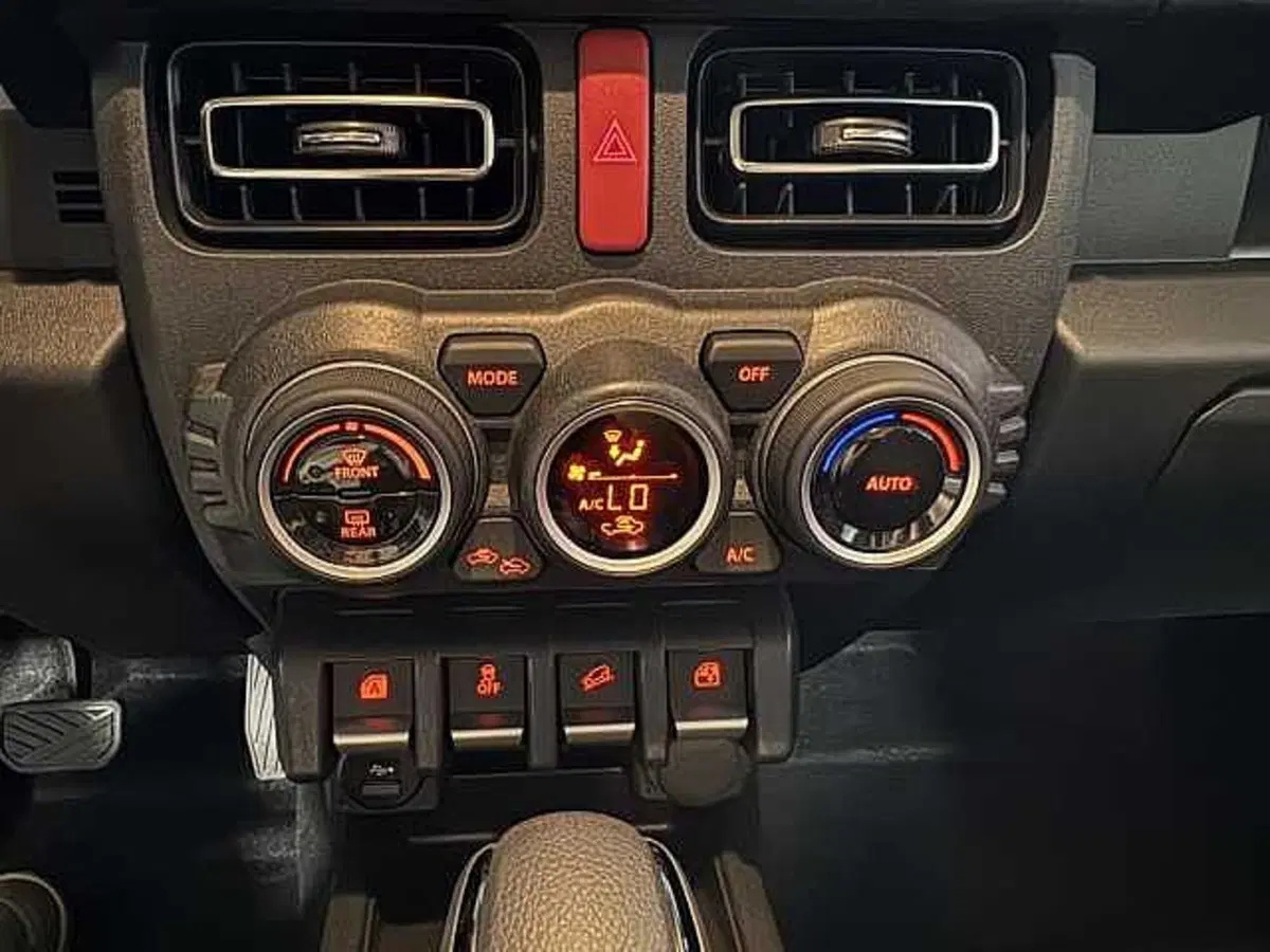 Suzuki Jimny nuova a Aosta (14)