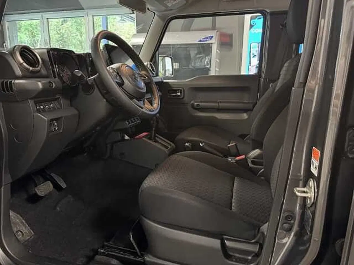 Suzuki Jimny nuova a Aosta (8)