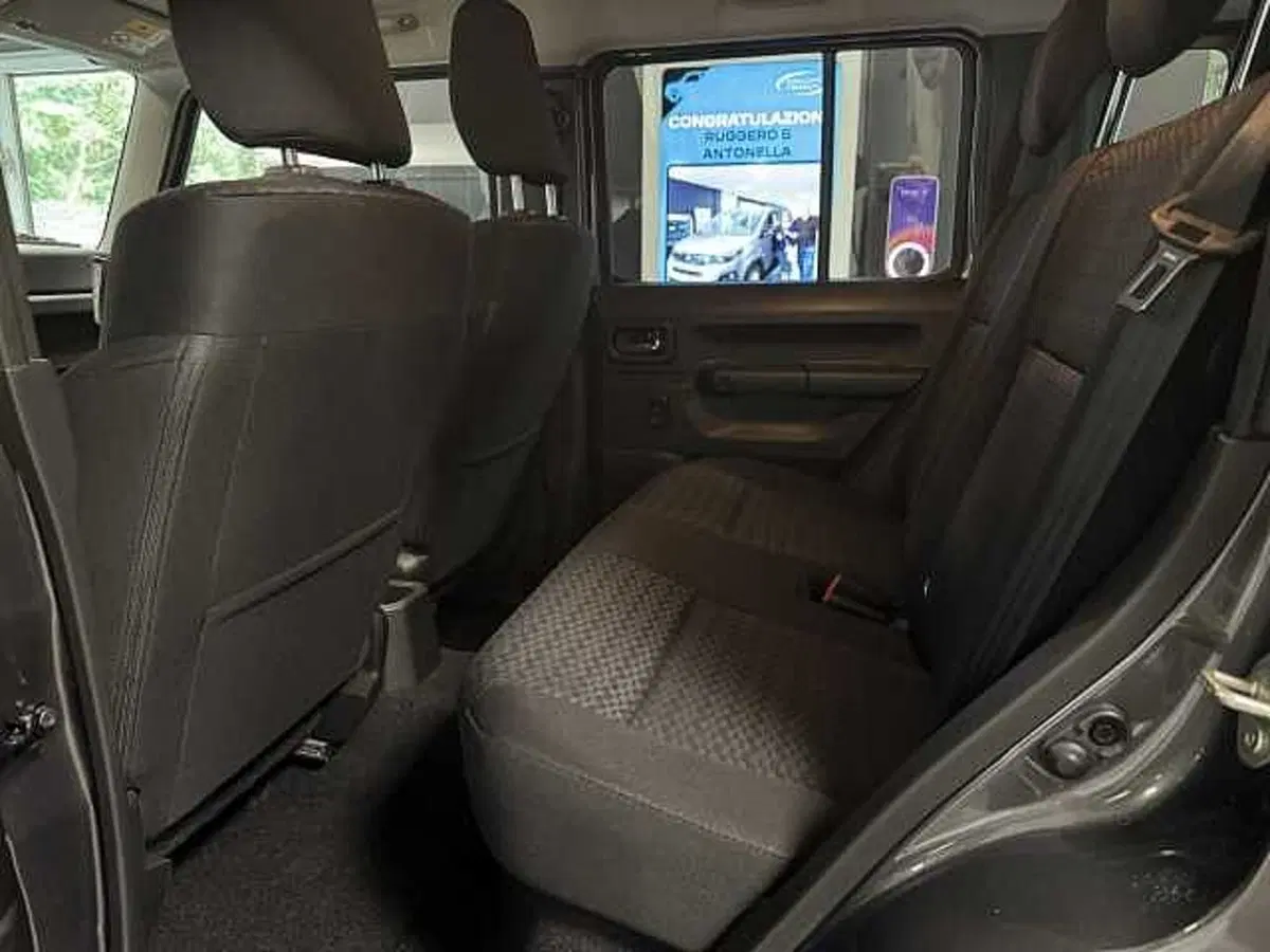 Suzuki Jimny nuova a Aosta (9)