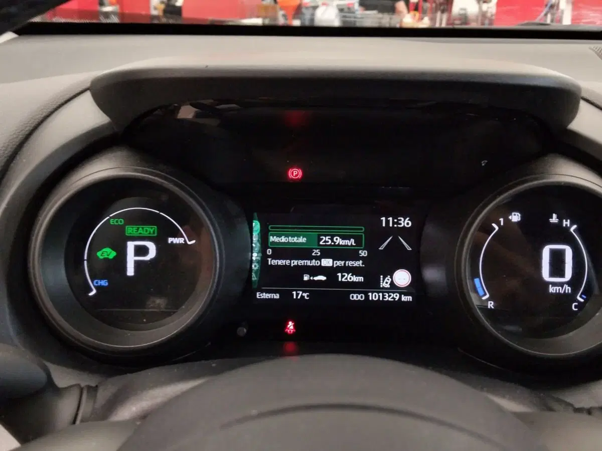 Toyota Yaris Cross usata a Frosinone (9)