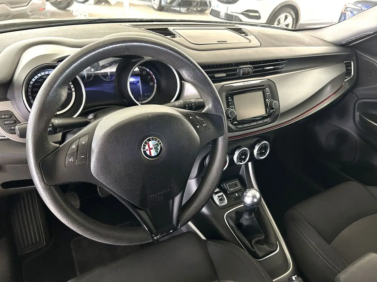 Alfa Romeo Giulietta usata a Ferrara (9)