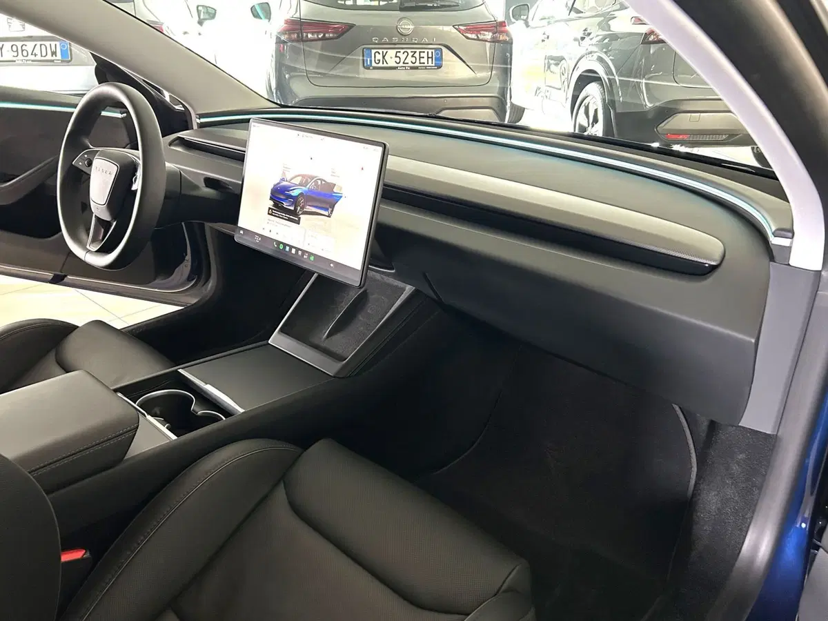 Tesla Model 3 usata a Ferrara (12)