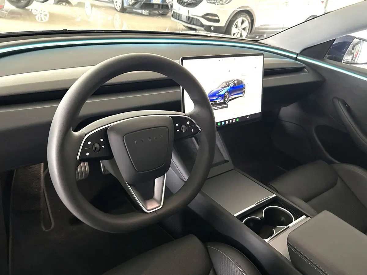 Tesla Model 3 usata a Ferrara (9)