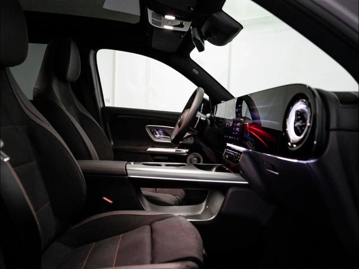 Mercedes-Benz GLB nuova a Macerata (12)
