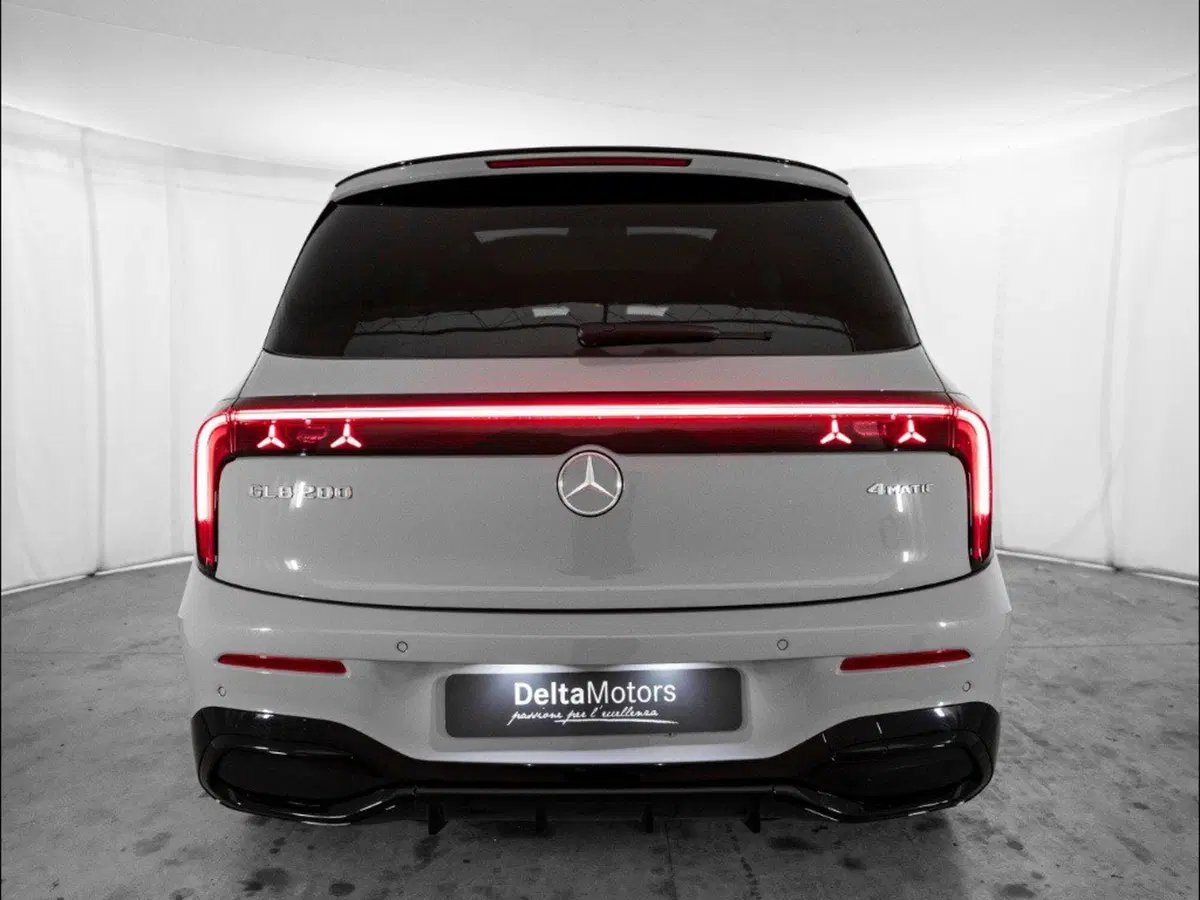 Mercedes-Benz GLB nuova a Macerata (3)