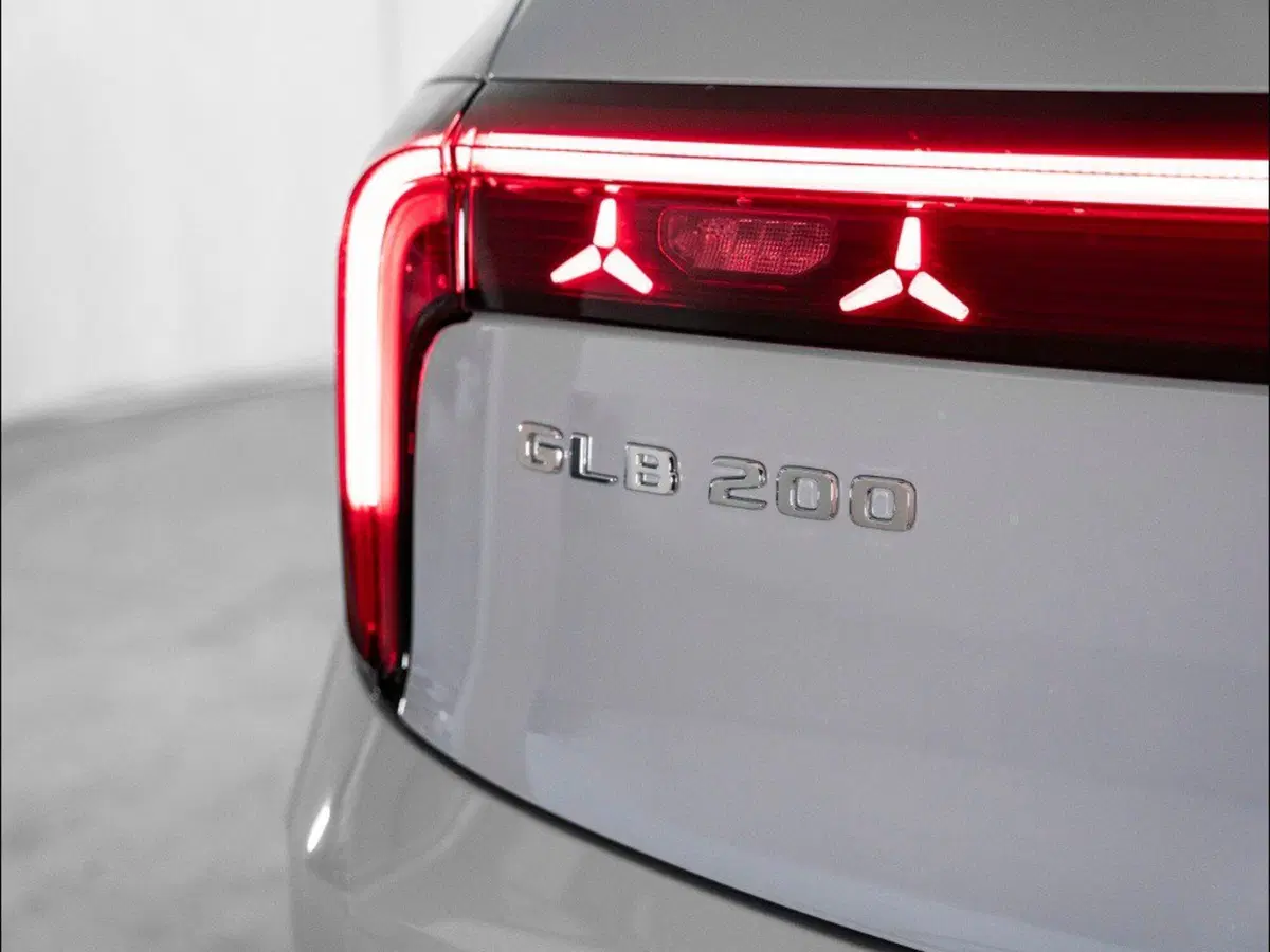 Mercedes-Benz GLB nuova a Macerata (9)