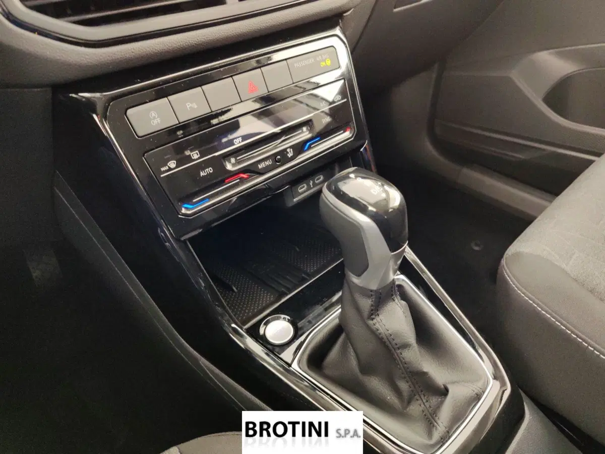 Volkswagen T-Cross nuova a Massa-Carrara (11)
