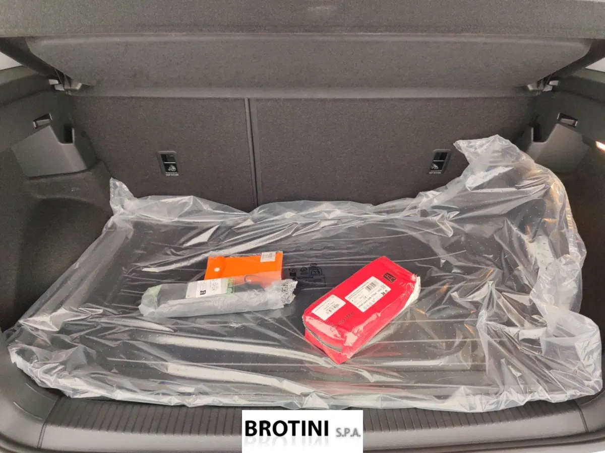 Volkswagen T-Cross nuova a Massa-Carrara (15)