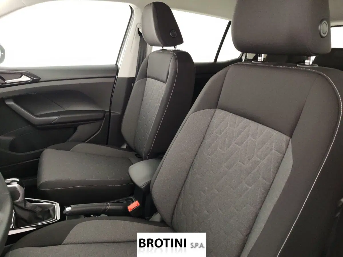 Volkswagen T-Cross nuova a Massa-Carrara (9)