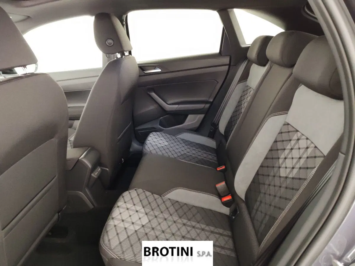 Volkswagen Taigo nuova a Massa-Carrara (10)