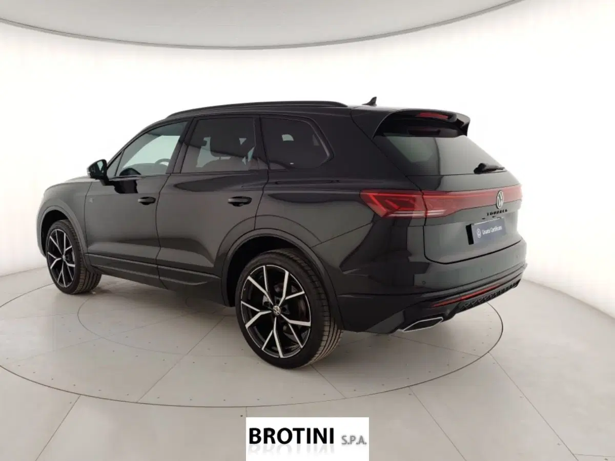 Volkswagen Touareg nuova a Massa-Carrara (2)