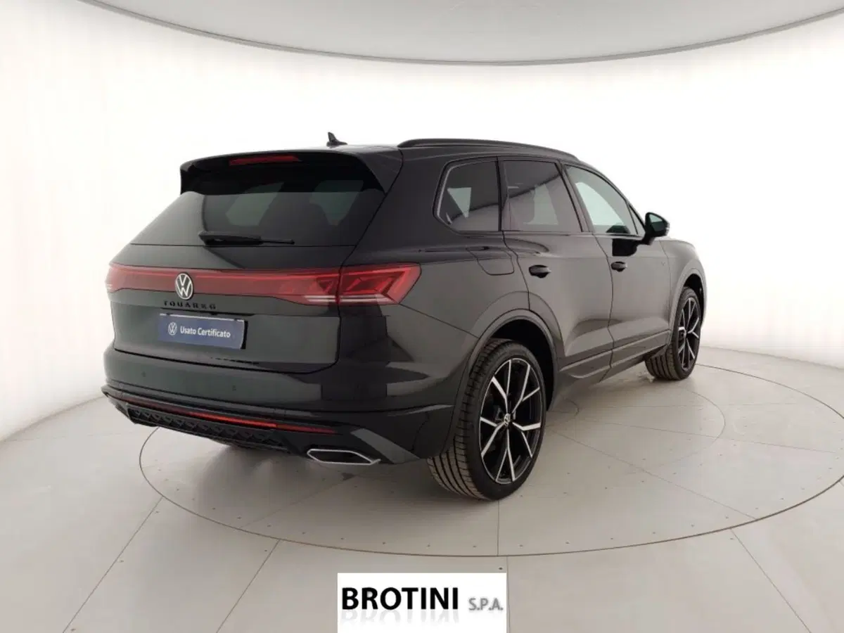 Volkswagen Touareg nuova a Massa-Carrara (3)