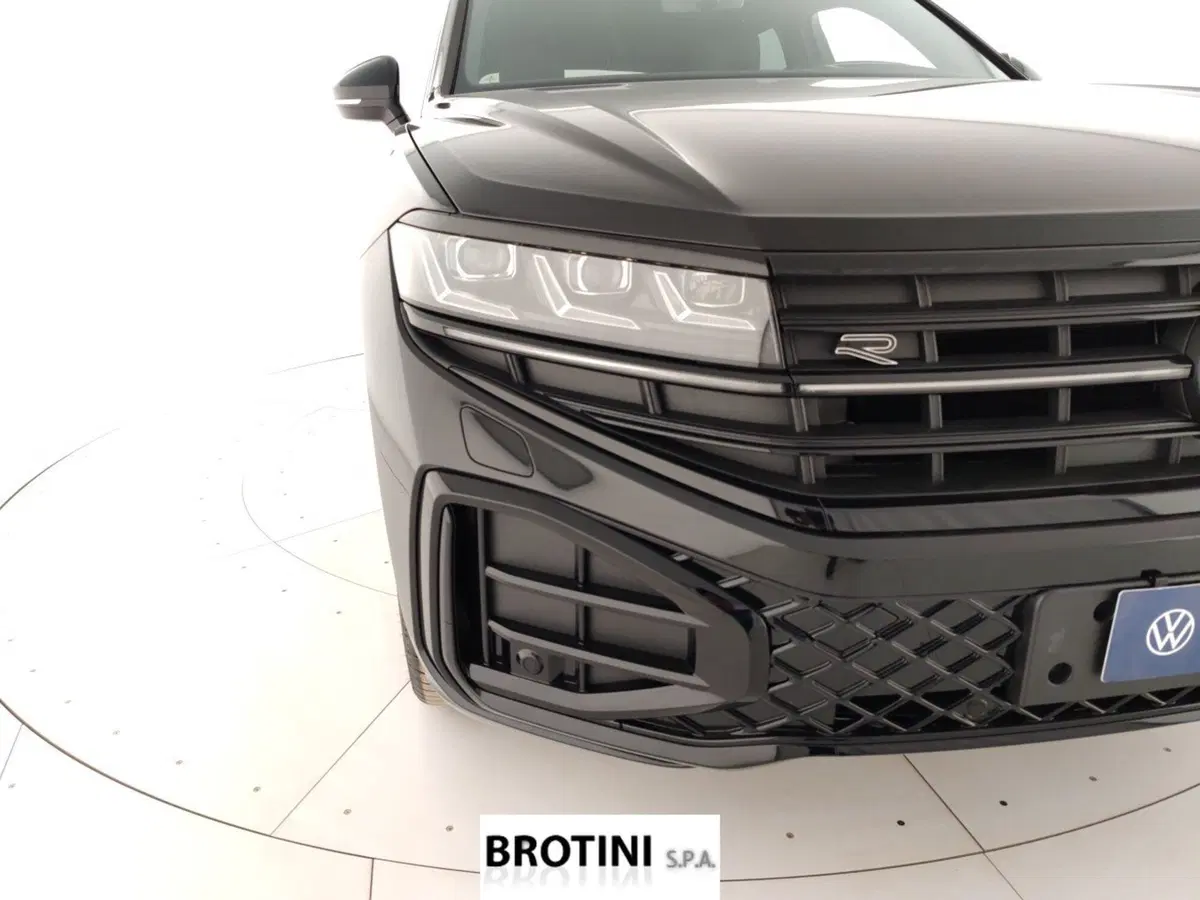 Volkswagen Touareg nuova a Massa-Carrara (5)