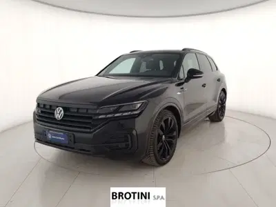 Volkswagen Touareg 3.0 V6 tdi scr R-Line Final Edition 286cv auto del 2023 usata a Massa