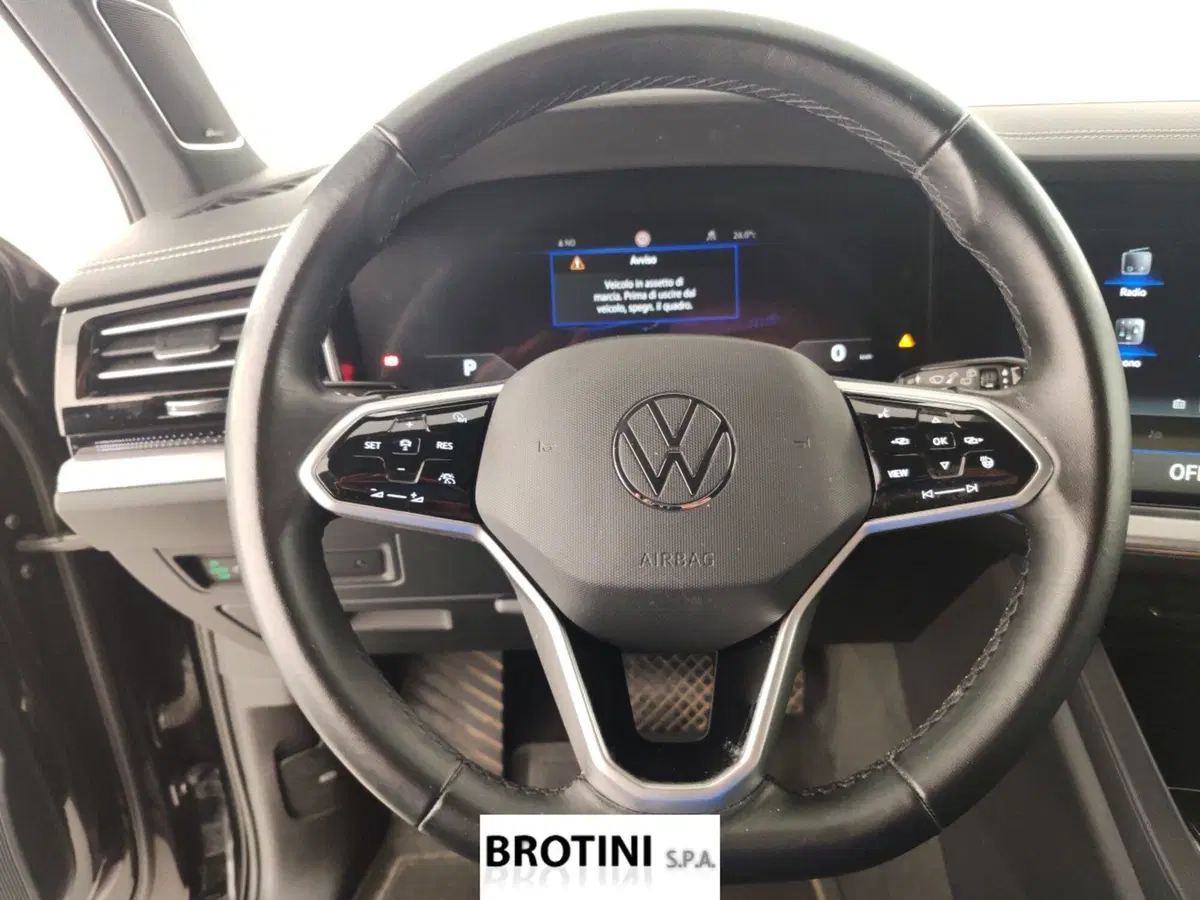 Volkswagen Touareg usata a Massa-Carrara (16)