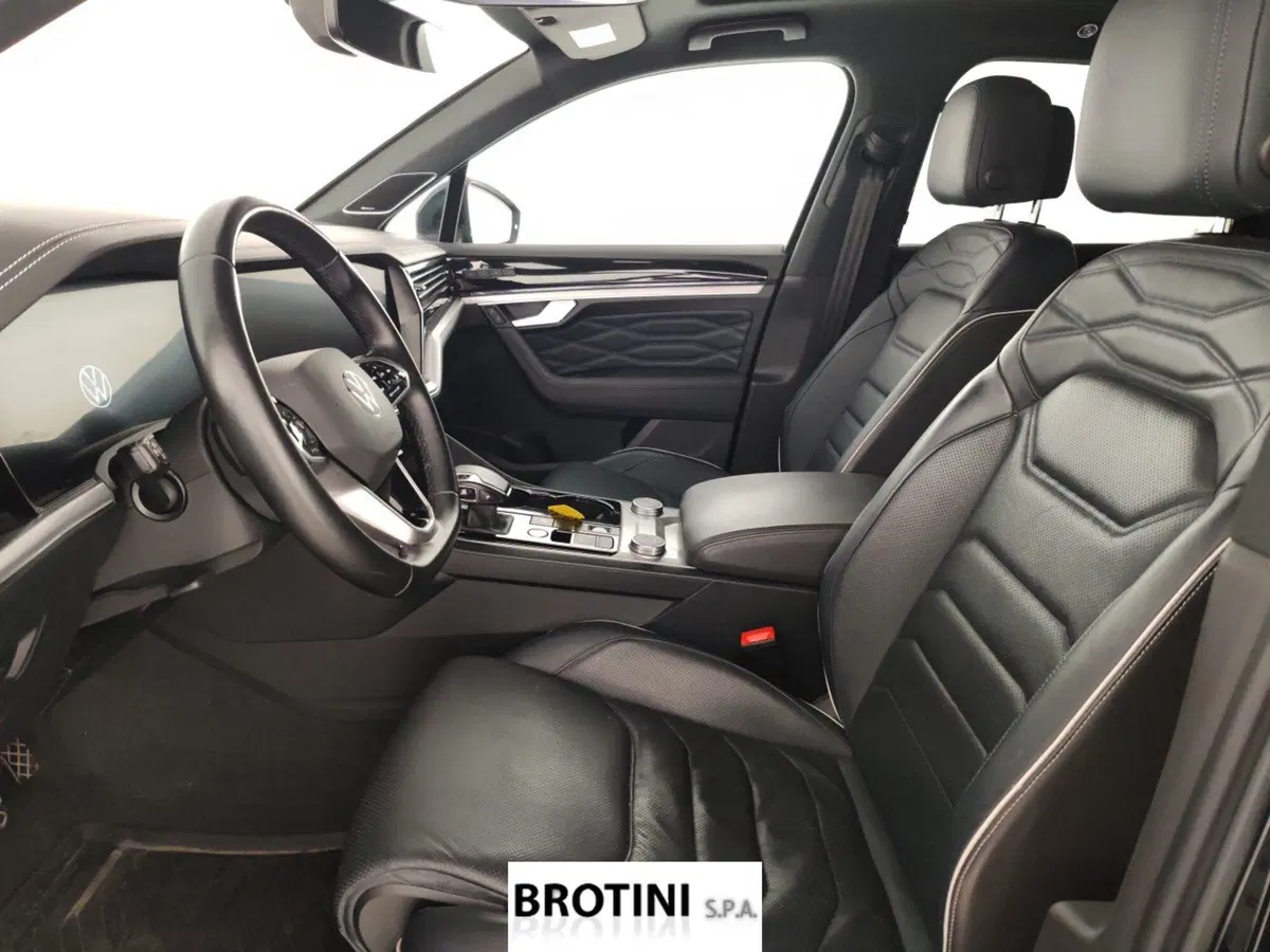 Volkswagen Touareg usata a Massa-Carrara (7)