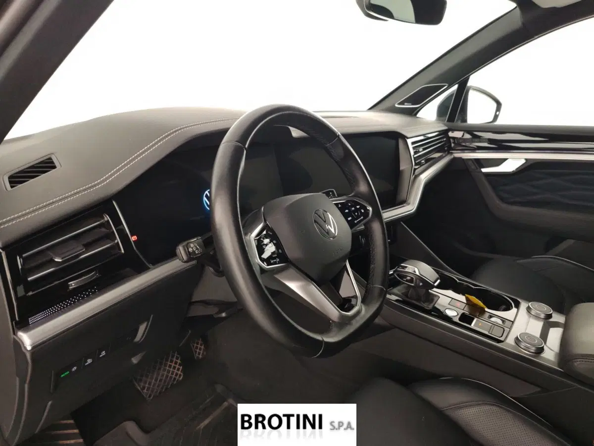 Volkswagen Touareg usata a Massa-Carrara (8)