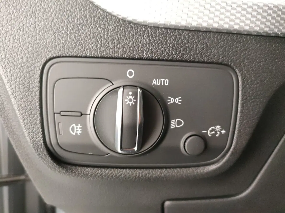 Audi Q2 nuova a Napoli (14)