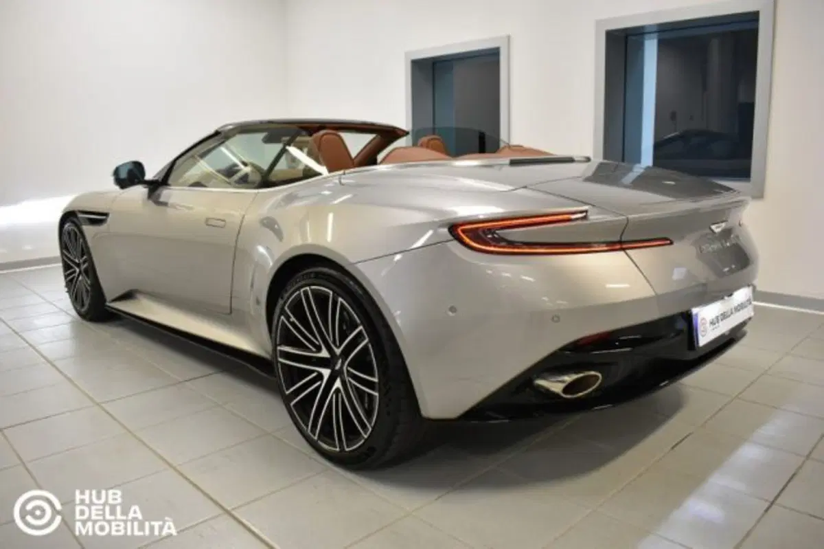 Aston Martin DB12 Volante usata a Perugia (11)