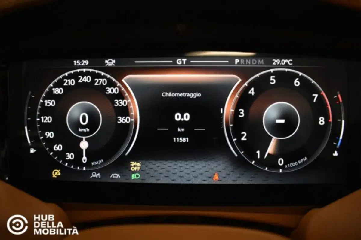 Aston Martin DB12 Volante usata a Perugia (13)
