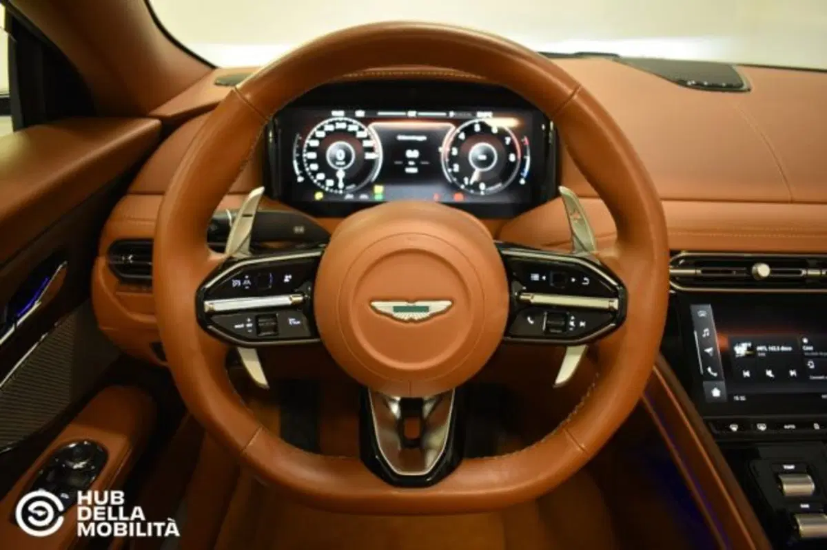 Aston Martin DB12 Volante usata a Perugia (14)