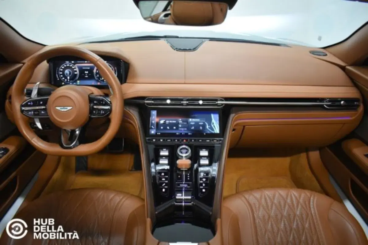 Aston Martin DB12 Volante usata a Perugia (15)