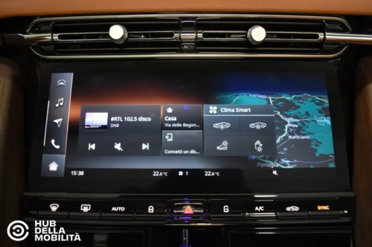 Aston Martin DB12 Volante usata a Perugia (18)