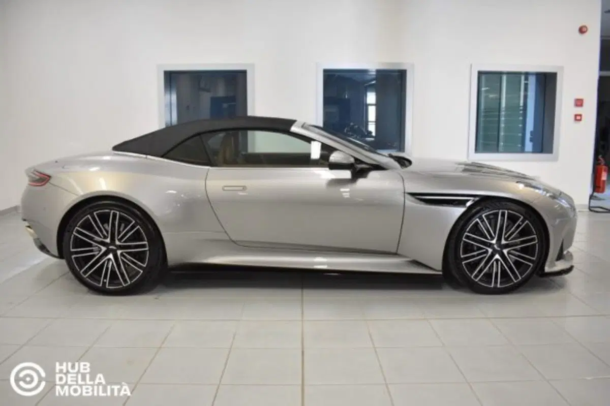 Aston Martin DB12 Volante usata a Perugia (4)