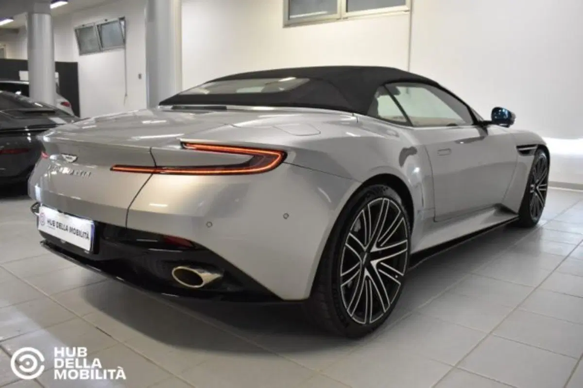 Aston Martin DB12 Volante usata a Perugia (5)