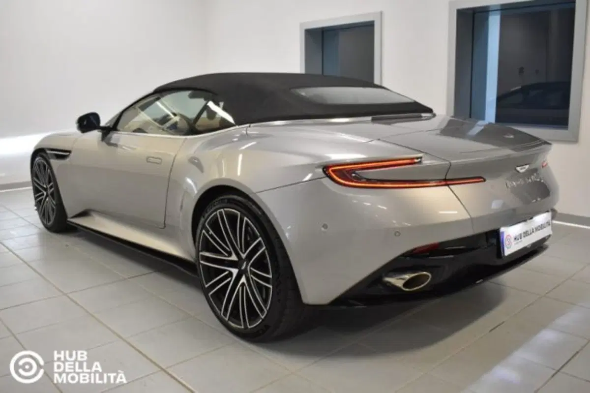 Aston Martin DB12 Volante usata a Perugia (7)