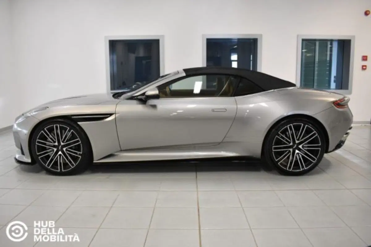 Aston Martin DB12 Volante usata a Perugia (8)